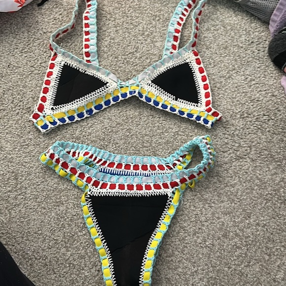 Bikini - Picture 2 of 2